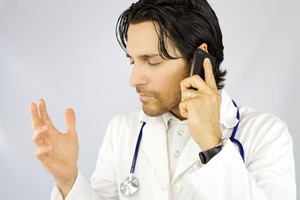 Pirmagimio motiną pravirkdė mediko abejingumas