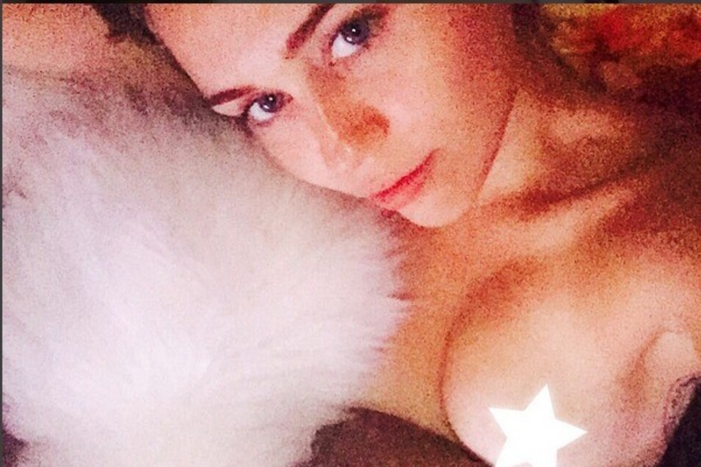 „Labanakt man ir mano krūtinei“, – sako Miley Cyrus.<br>„Instagram“ nuotr.