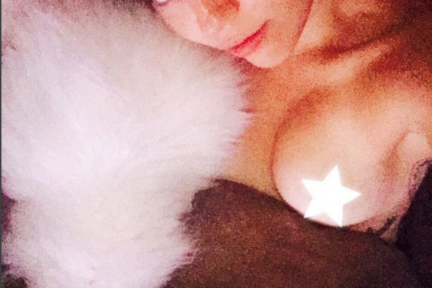 „Labanakt man ir mano krūtinei“, – sako Miley Cyrus.<br>„Instagram“ nuotr.