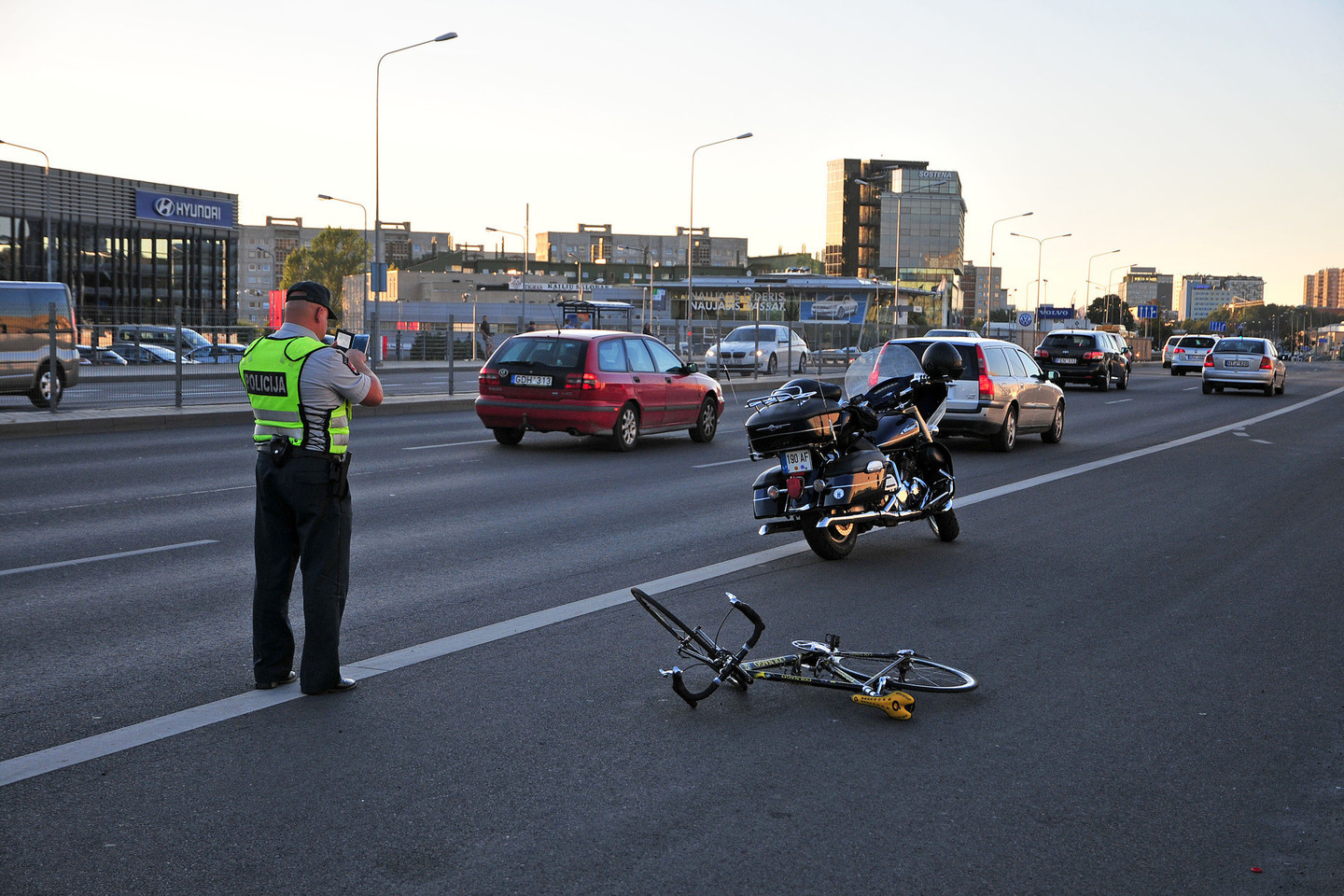 Vilniuje motociklininkas partrenkė dviratininką.