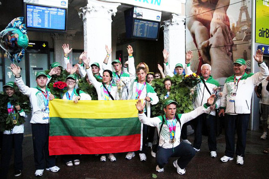Atletai sugrįžo su trijų spalvų medaliais