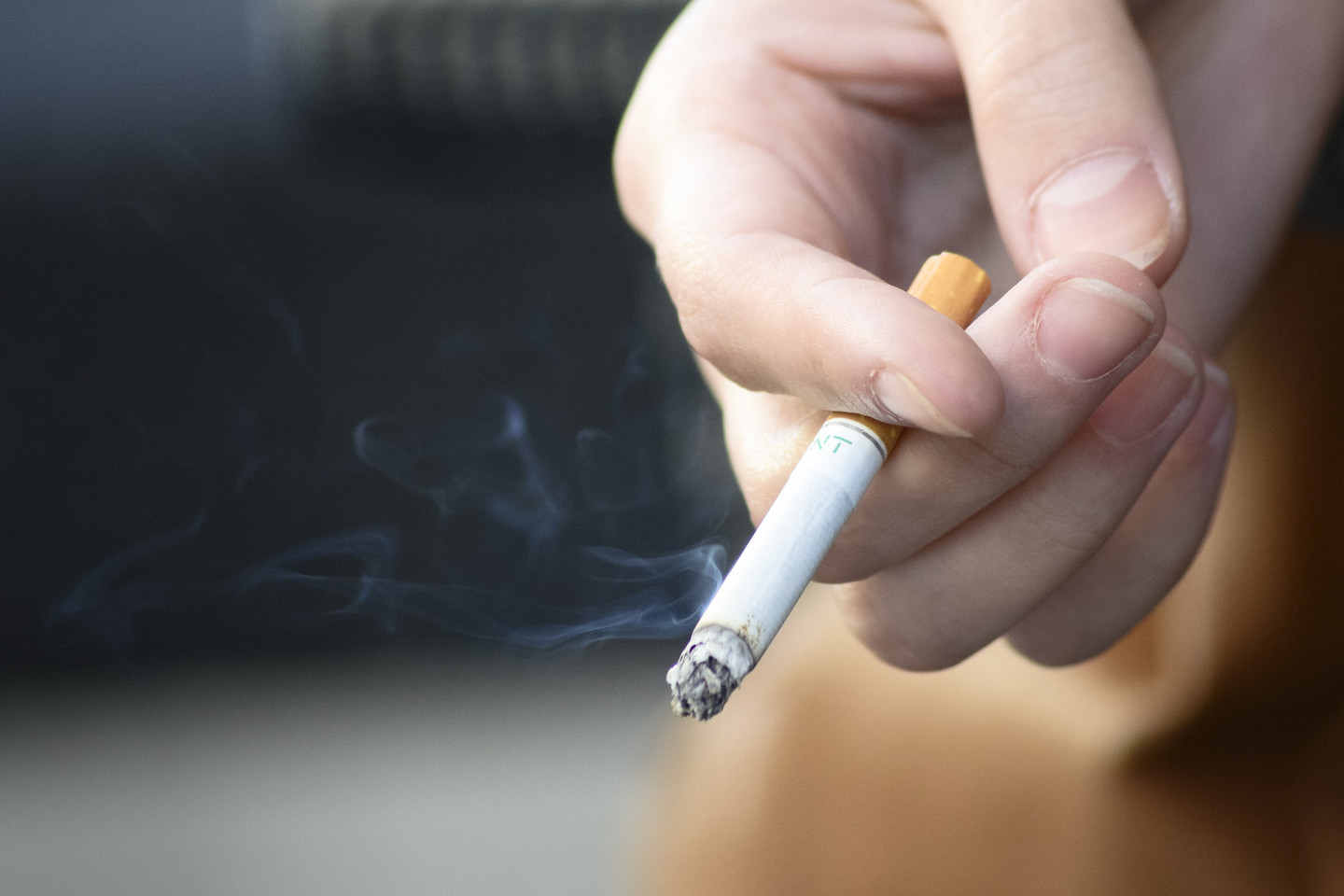 Vyras įtarimų pareigūnui sukėlė, kai paprašė pridegti cigaretę.