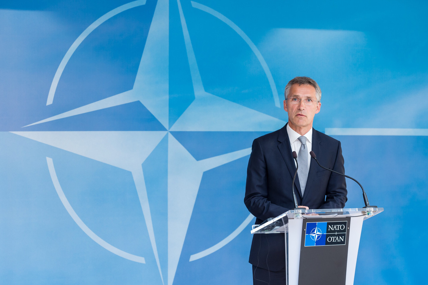 Rugsėjo pradžioje į Lietuvą atvyks NATO vadovas J.Stoltenbergas.