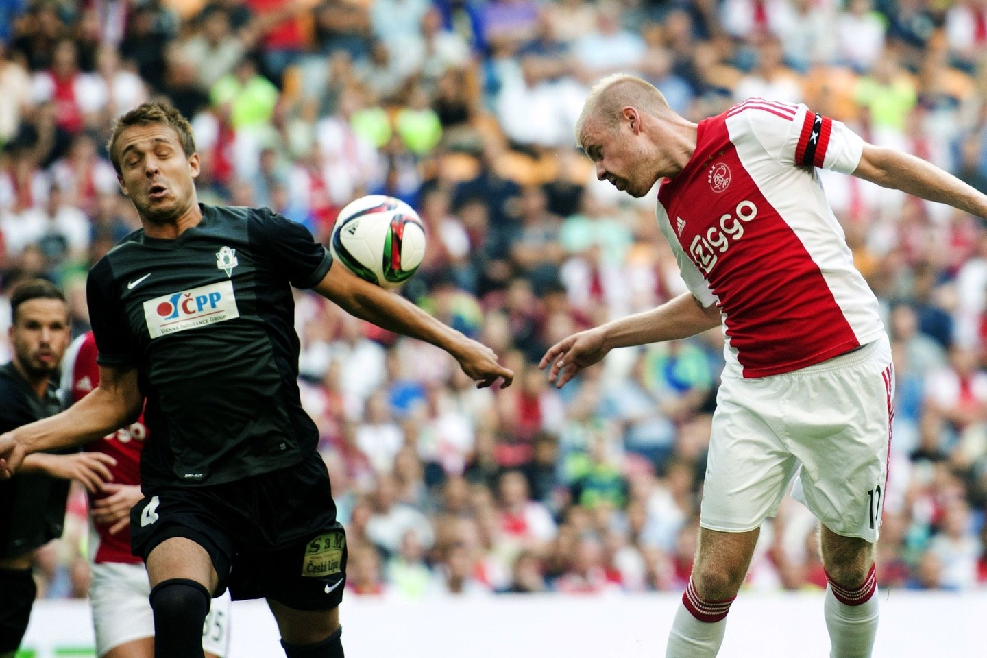 „Ajax“ palaužė čekus.