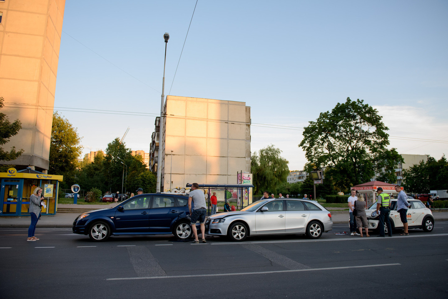 Penktadienio vakarą du automobiliai susidūrė Vilniaus Savanorių prospekte.
