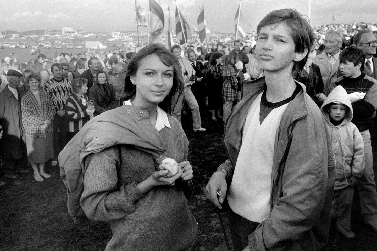 Į laukus prie Lazdijų sienos praėjimo punkto susirinko gausybė žmonių.