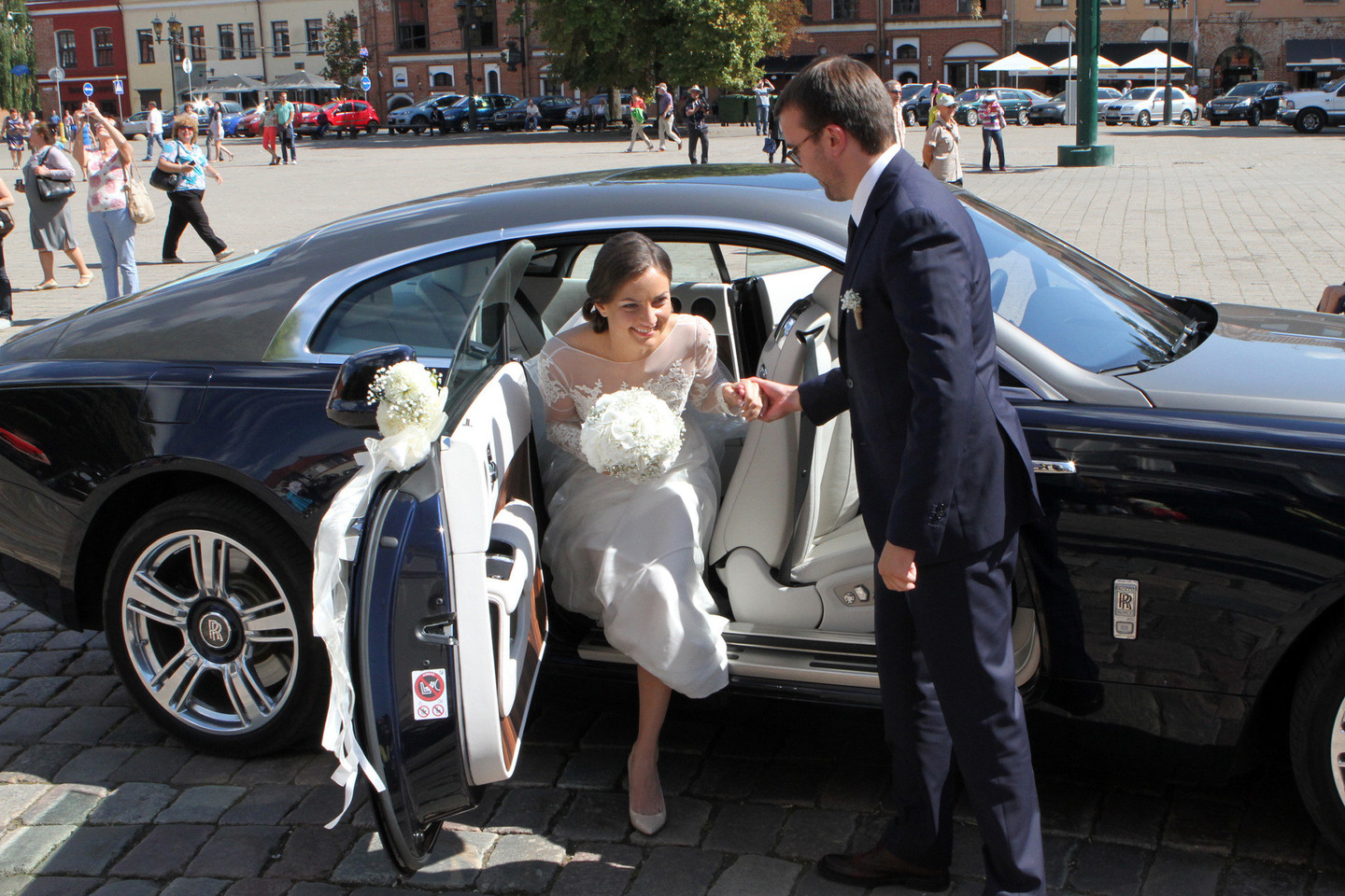 P.Mačiulis su žmona išbandė „Rolls Royce Wraith“.<br>M.Patašiaus nuotr.