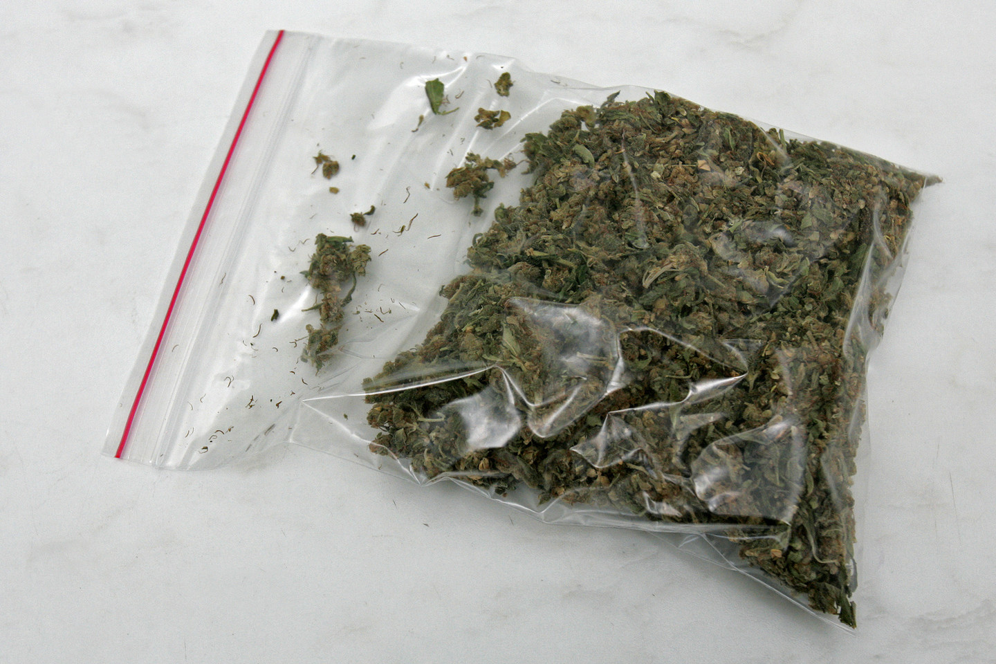 Mažeikių rajono gyventojas pabandė į Lietuvą įvežti daugiau kaip 3 kg marihuanos.