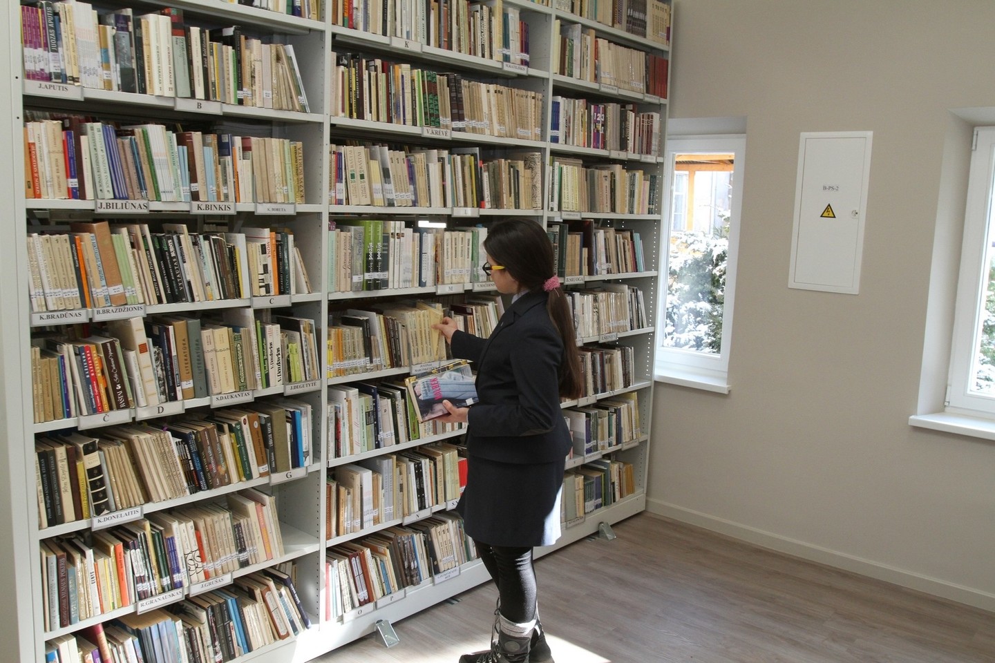 Bibliotekoje.