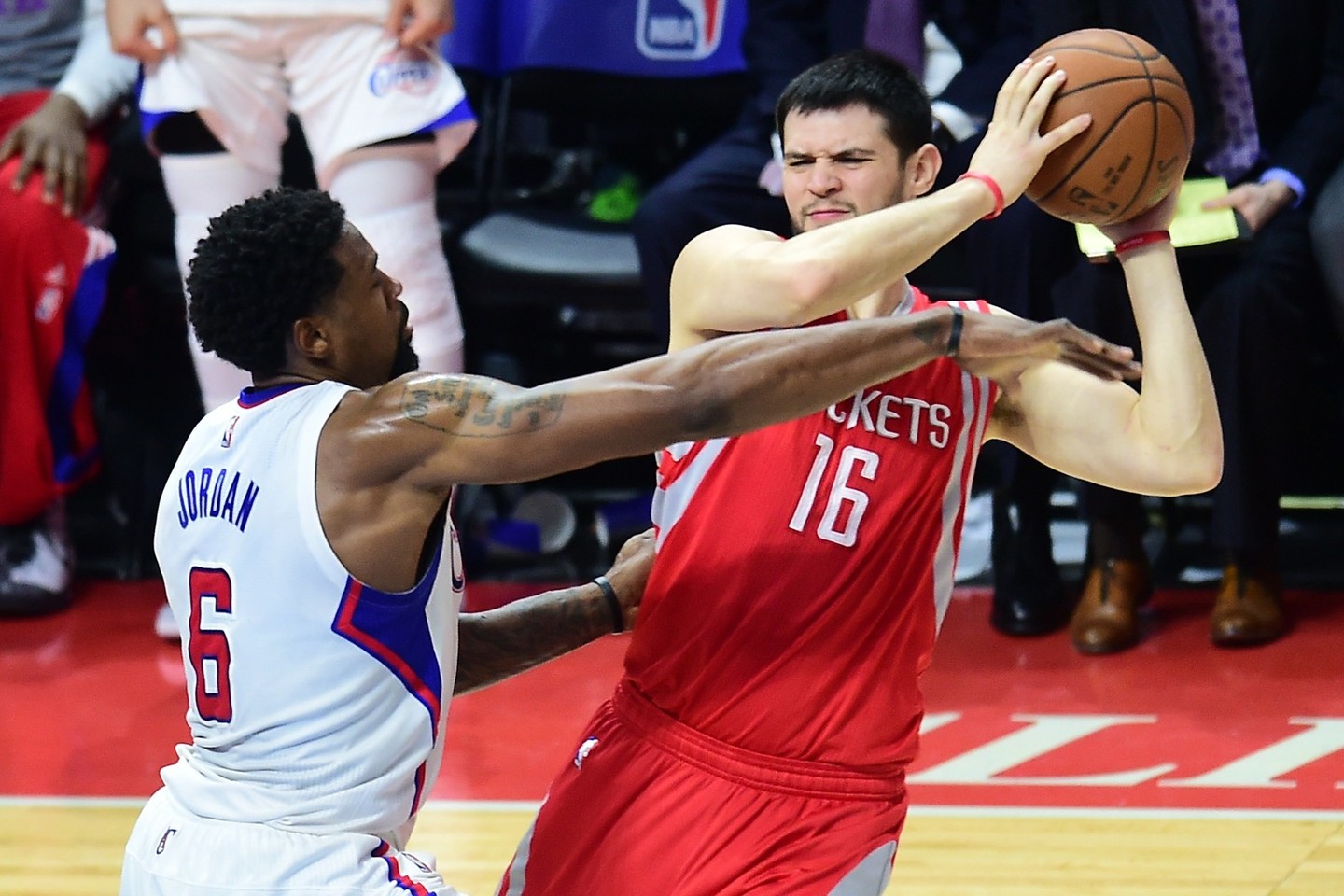 Praėjusį sezoną K.Papanikolaou žaidė „Houston Rockets“ klube su Donatu Motiejūnu.