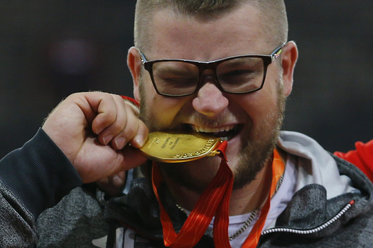 Girtas lenkų sportininkas Pekine už taksi sumokėjo aukso medaliu