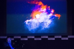 S. Hawkingas paaiškino, kaip nukeliauti į kitą visatą