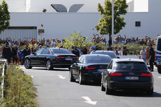 Protestuotojai nušvilpė Angelą Merkel