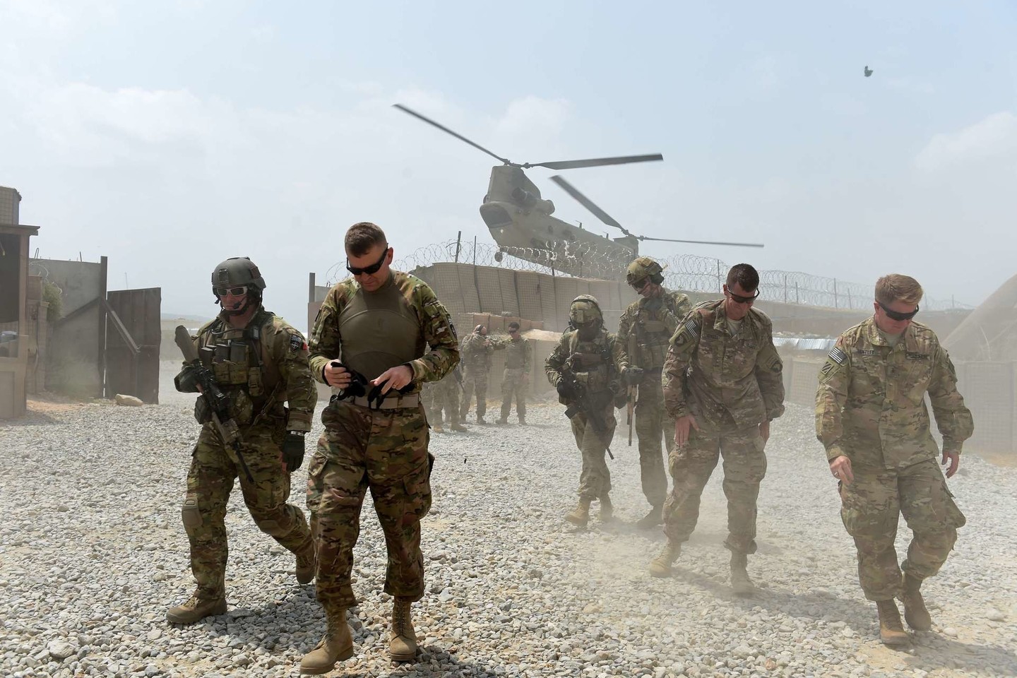 Nušauti du NATO pajėgų kariškiai