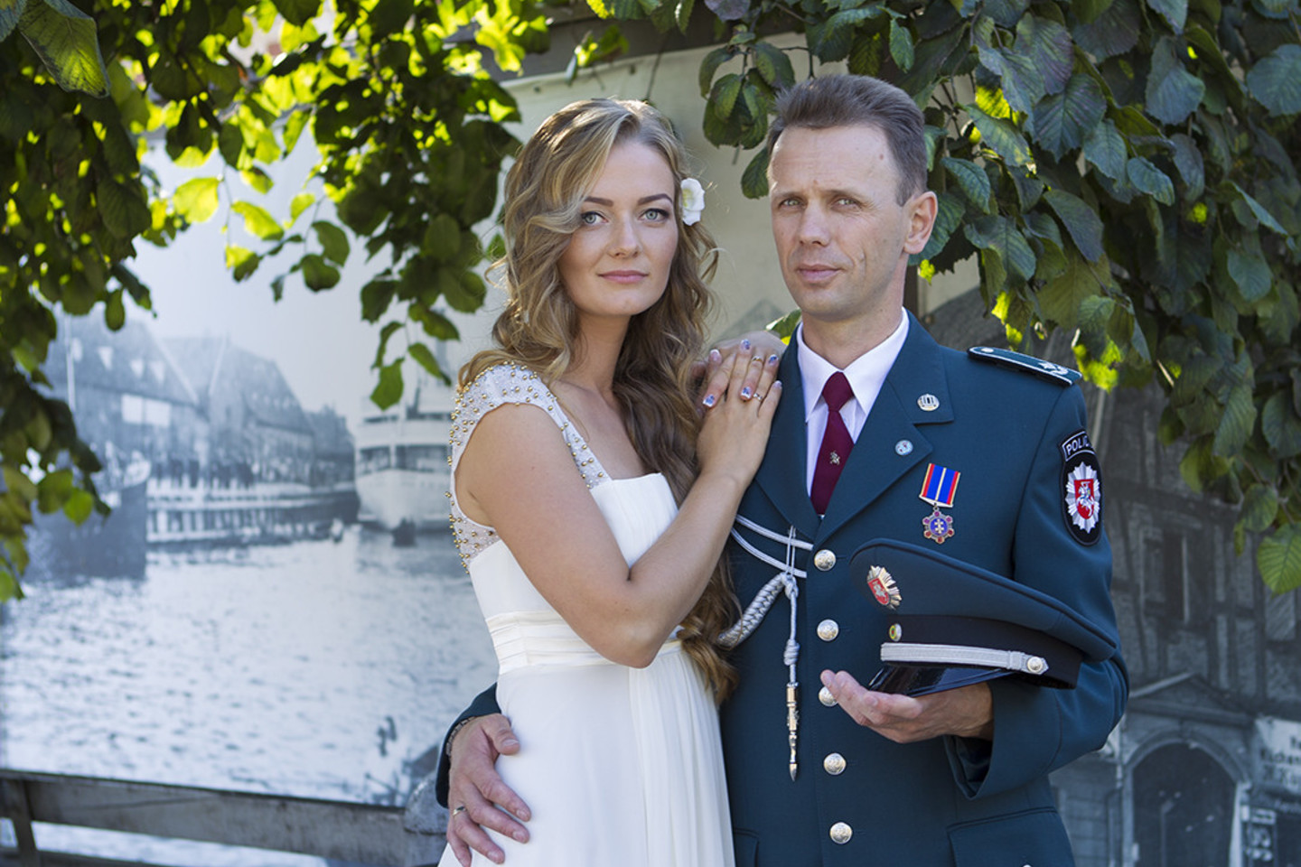 S.Olšauskas minčiai per vestuves pasipuošti policininko uniforma pritarė ir žmona Skaitė.
