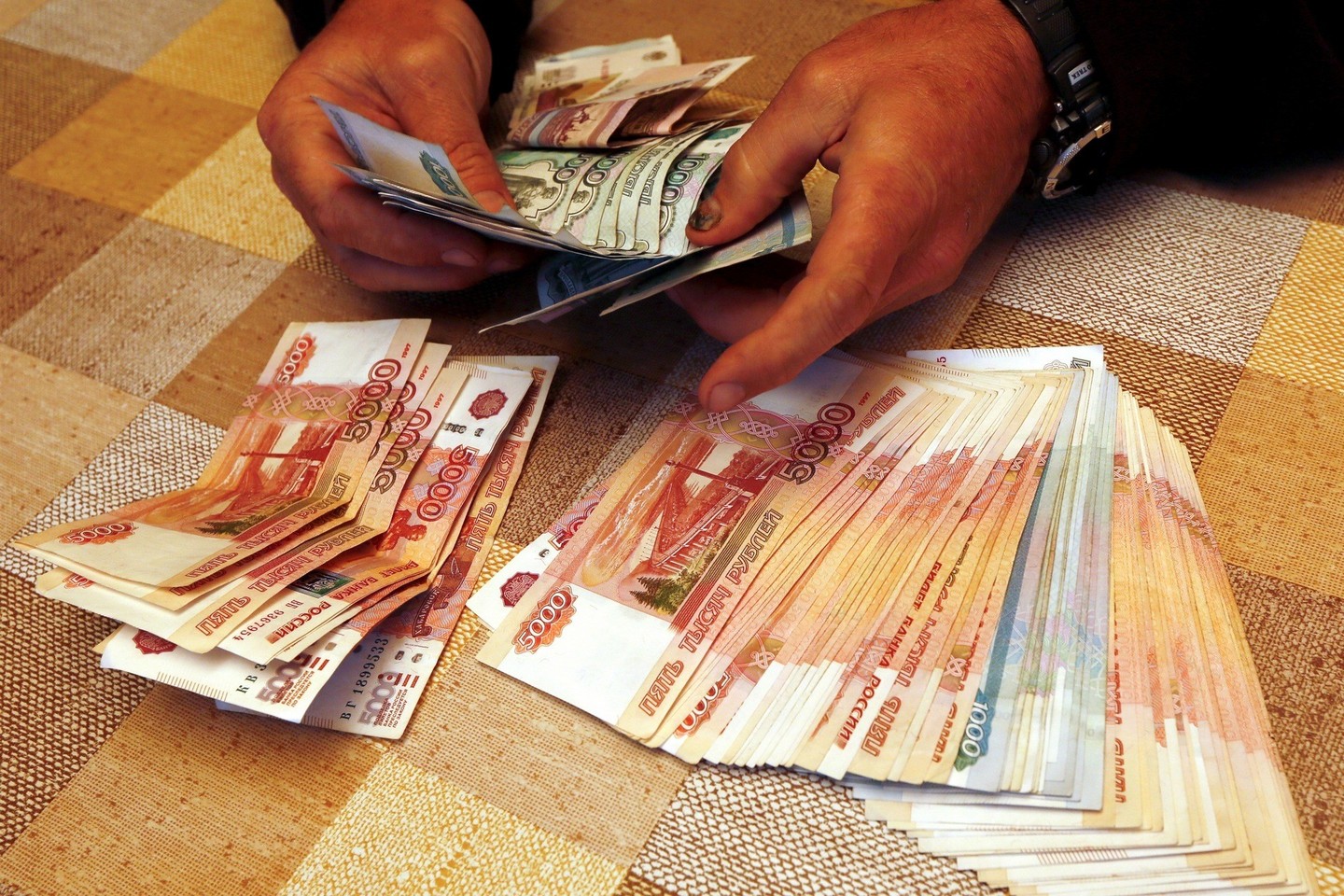 Pasaulio mastu milijardierių šiomis dienomis sumažėjo 66 žmonėmis.