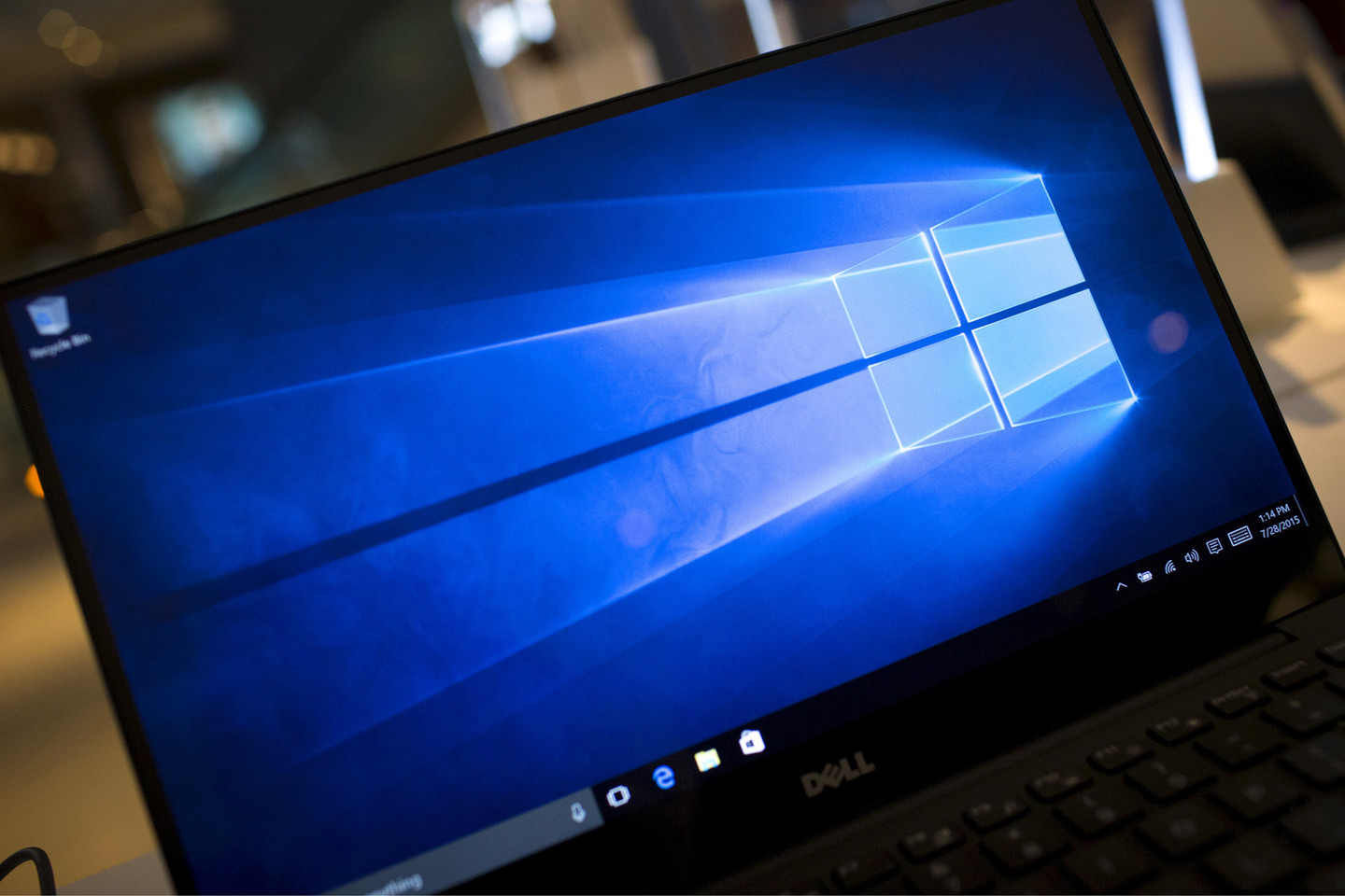 „Windows 10“ populiaresni už ledus karštą vasaros dieną, ir niekam nerūpi įspėjimai apie grėsmes privatumui.