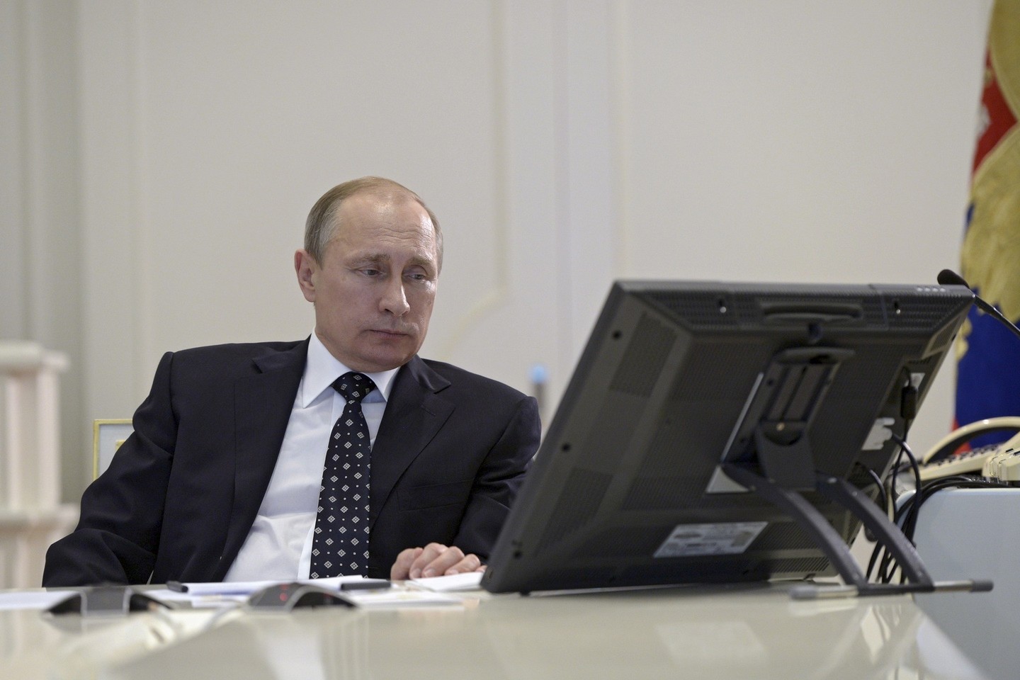 V.Putinas kartu su savo parankiniu D.Peskovu įsuko tikrą propagandos mašiną.