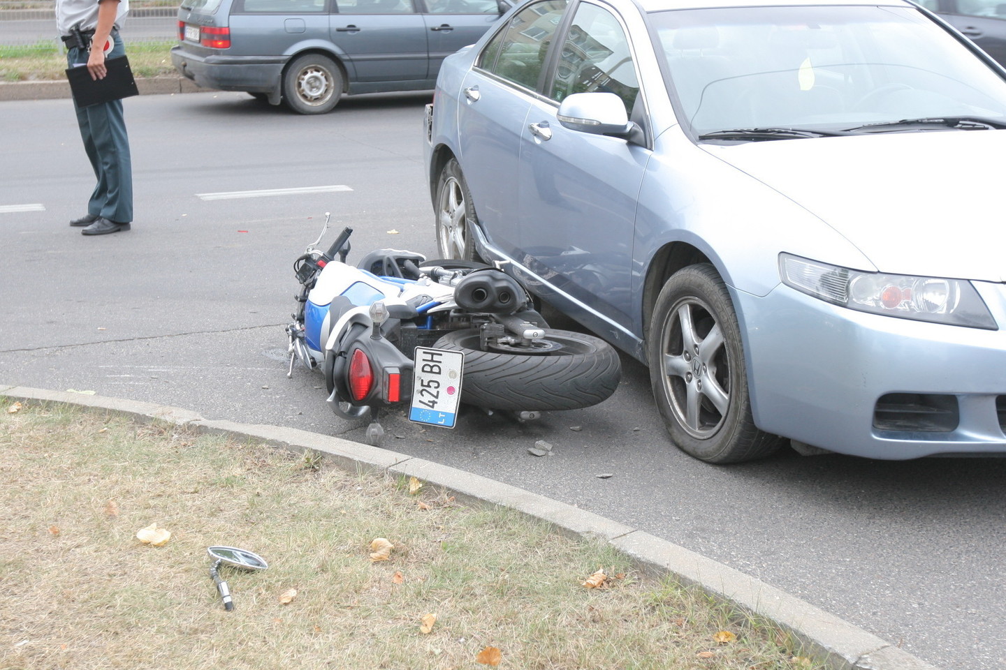 Per avariją Vilniuje sunkiai nukentėjo motociklininkas.