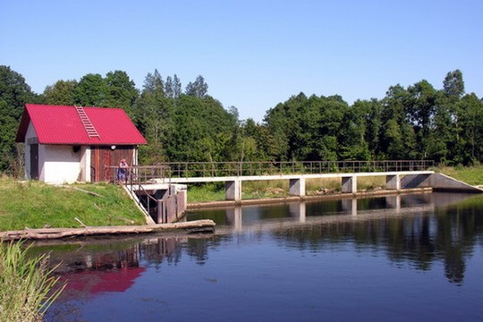 Elektros iš upių nebus: hidroelektrinės stovi be darbo