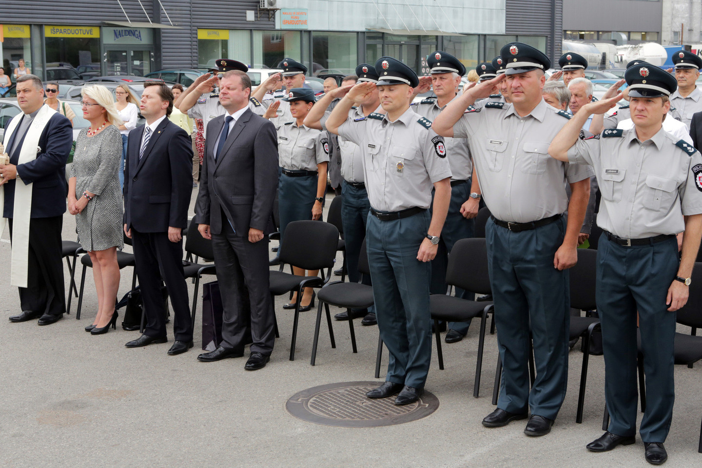 Į naujos įstaigos atidarymo iškilmes atvyko Lietuvos policijos vadovai, pareigūnus sveikino ir Kauno meras V.Matijošaitis.<br>P.Mantauto nuotr.