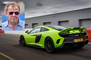 J. Clarksonas sutartį su „Amazon“ atšventė su nauju „McLaren“