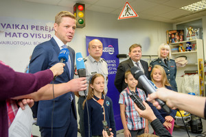 Vaikai mano, kad automobilis visada sustos prie perėjos