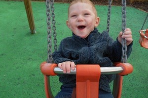 Medikai negali paaiškinti, kodėl berniukas tampa gigantu