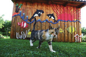 Paveikslą mokytoja sukūrė iš tūkstančių plastiko kamščių