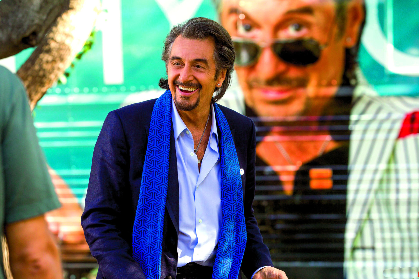 Komiškoje dramoje „Denis Kolinsas“ A.Pacino herojus – senstanti žvaigždė, bandanti susigrąžinti tai, ką prarado dėl pašėlusio gyvenimo būdo.