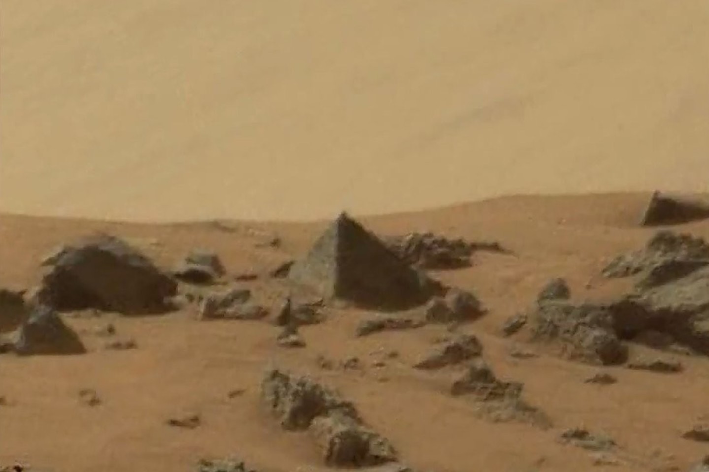 Ateivių medžiotojų pastebėta piramidė Marse.<br>NASA nuotr.
