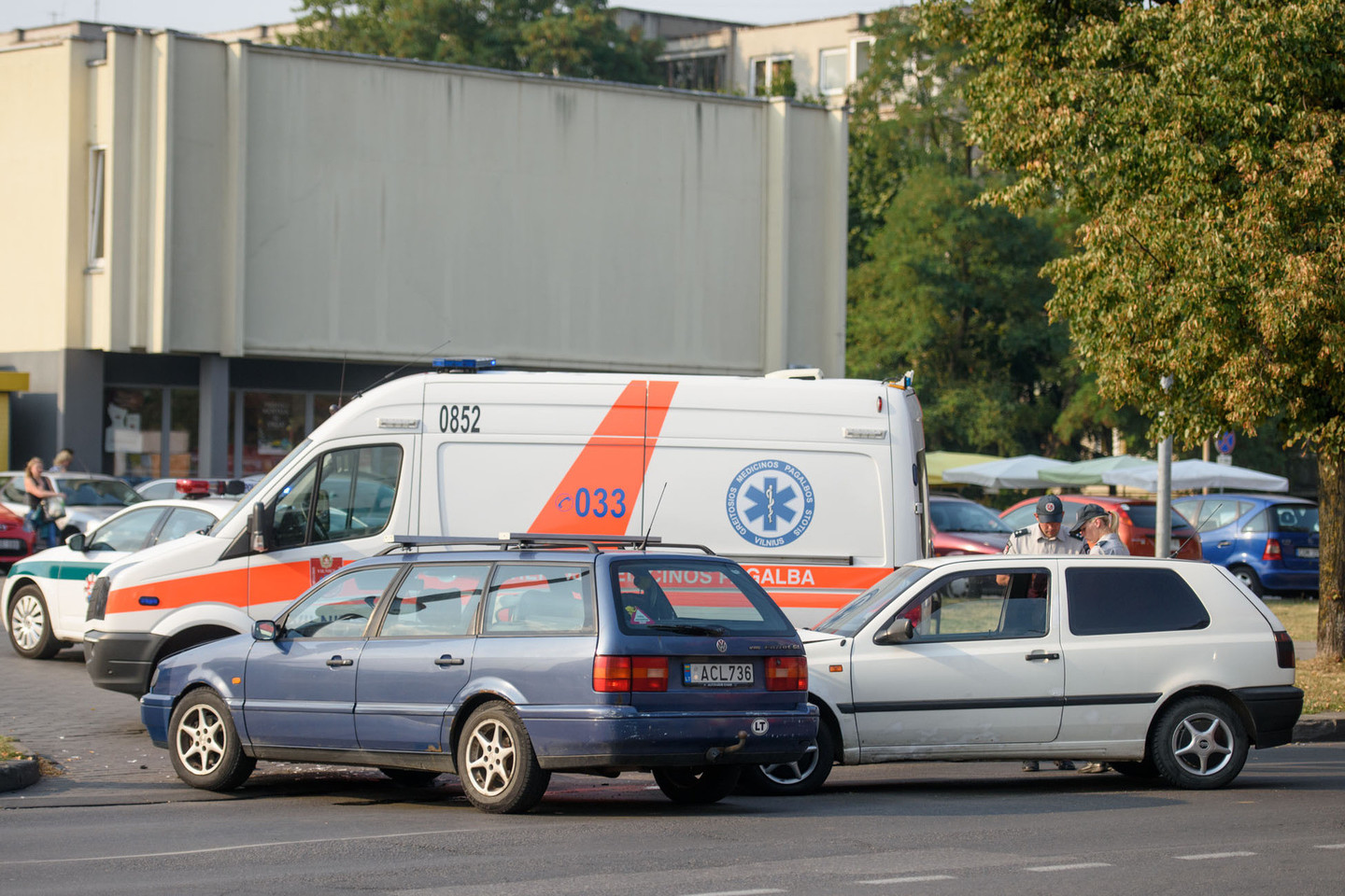 Po automobilių susidūrimo Vilniuje į ligoninę nuvežtas vaikas.<br>D.Umbraso nuotr.