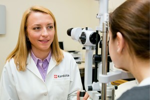 Akyse mirguliuoja? Nedelskite kreiptis į akių gydytoją!