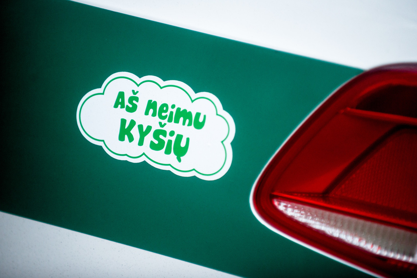 Trims pažeidėjams pareigūnų papirkti nepavyko.