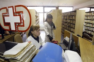 Skausmo iškamuotą moterį pritrenkė „skubi“ pagalba poliklinikoje