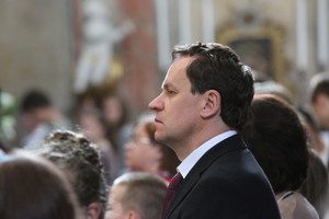 Katalikų bažnyčia nesikiša į politiką? Tuomet paaiškinkite šitai