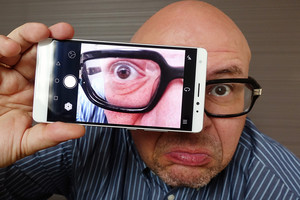 Unikali „Huawei Mate S“ funkcija ir „Apple“ privertė ryti dulkes