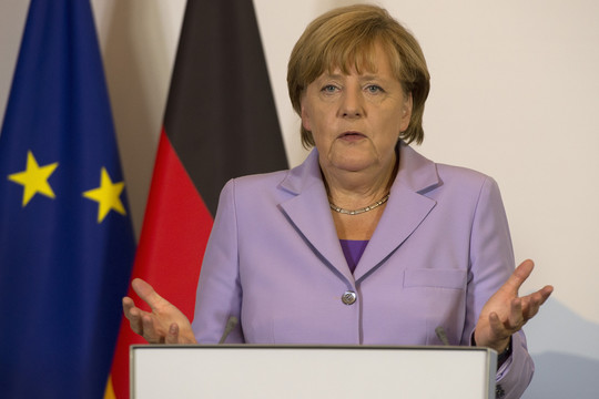 Dėl migrantų krizės smunka A. Merkel reitingai