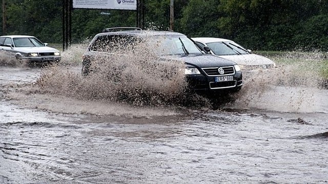 Šiąnakt smarki liūtis skalbs Klaipėdą