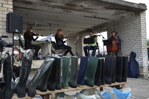 Raseinių pokštai: koncertas turguje ir paminklas Lietuvos žmogui