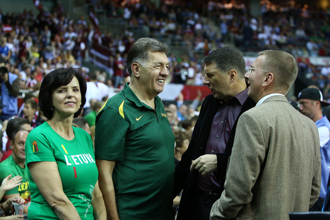 Premjeras Algirdas Butkevičius su žmona Janina irgi vilkėjo žalius marškinėlius.<br>G.Šiupario nuotr.