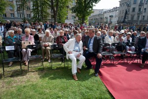Vilniaus kariljono priešas – tik byrančios bokšto stogo čerpės