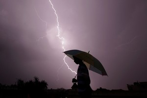 Indijoje žaibas nutrenkė mažiausiai 32 žmones