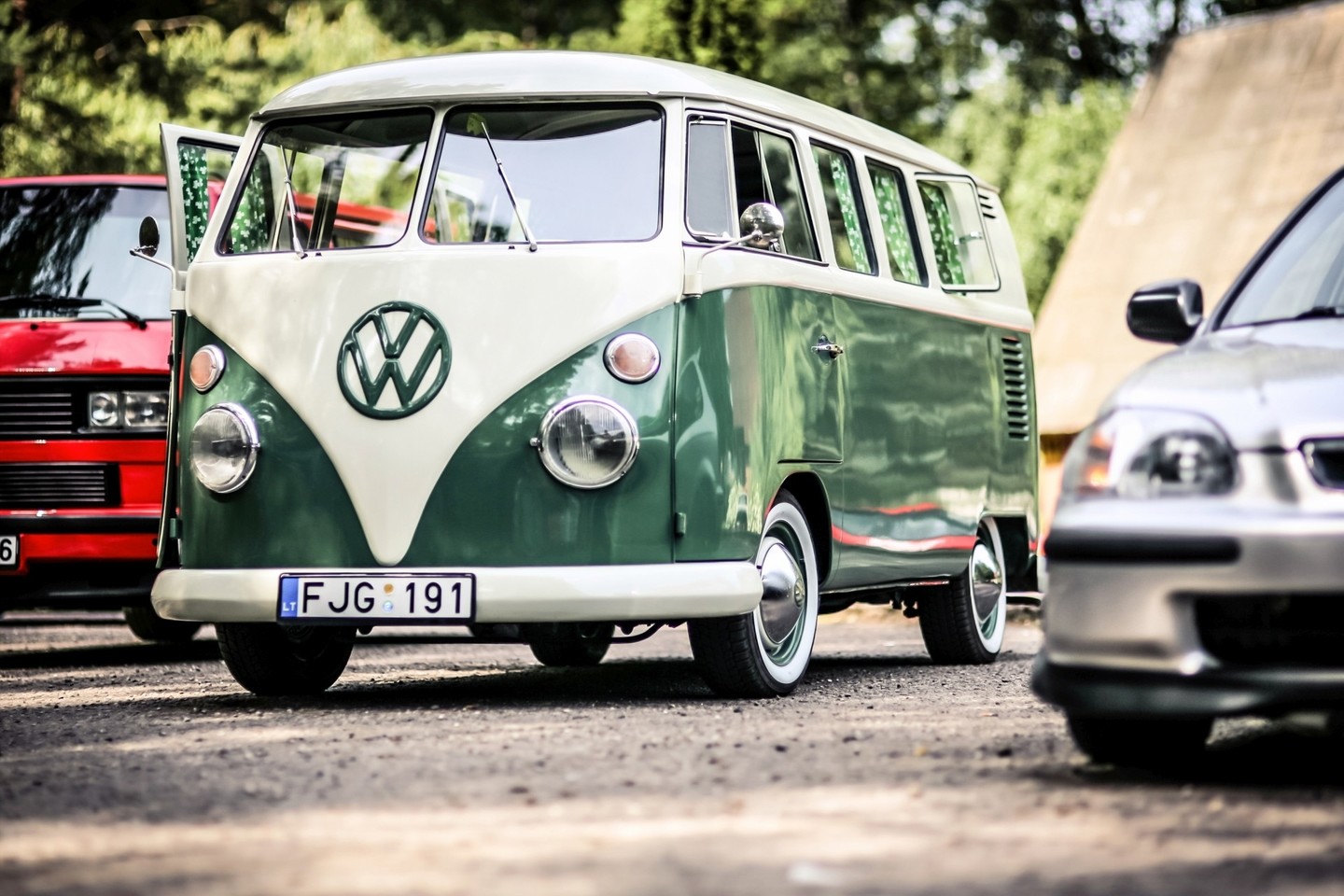 Naujam gyvenimui prikeltas „Volkswagen Type 2“ (T1).<br>Martyno Charevičiaus nuotr.