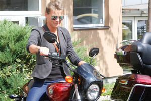 V. Matačiūnaitė motociklininko šalmą rinkosi ne pagal stilių