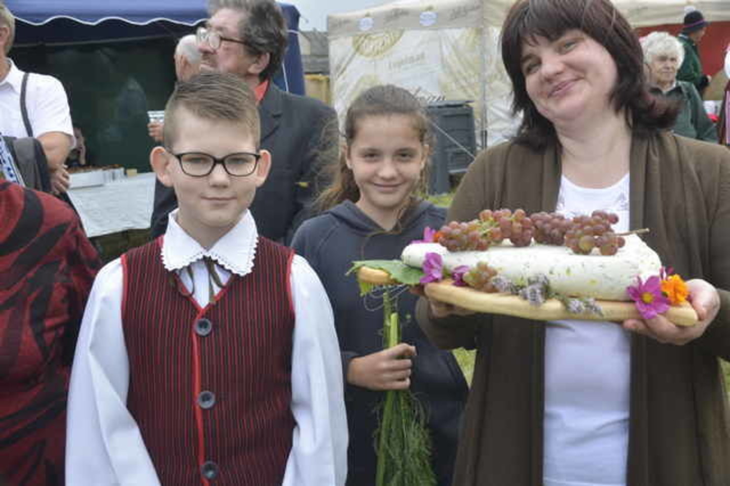 Šiemet tradicinė sūrių šventė Pošupiuose tapo tarptautine – joje dalyvavo dalyvavo ir svečiai iš Latvijos.<br>A.Padoros nuotr.