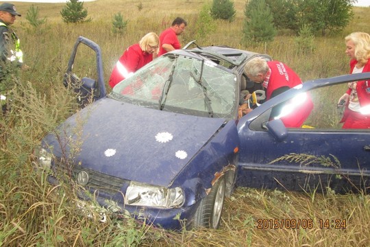 Kaišiadorių rajone apvirtus automobiliui sužaloti 4 žmonės