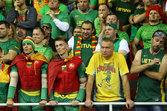 Lietuvos krepšininkai pirmavo didžiąją mačo dalį, bet pabaigoje krepšinio dievai palankesni buvo didžiausią sensaciją D grupėje sukūrusiems belgams.<br>G.Šiupario nuotr.