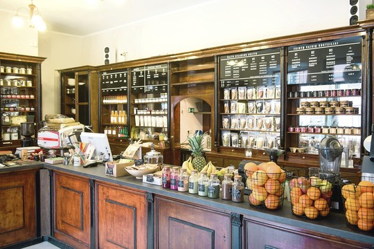 Sveikuoliškų skanėstų krautuvėlėje – senosios vaistinės dvasia