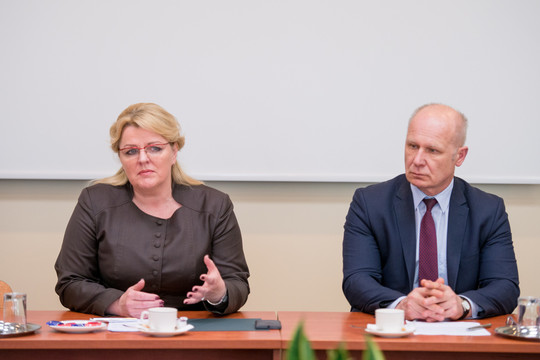 Aptarti pabėgėlių integracijos klausimai